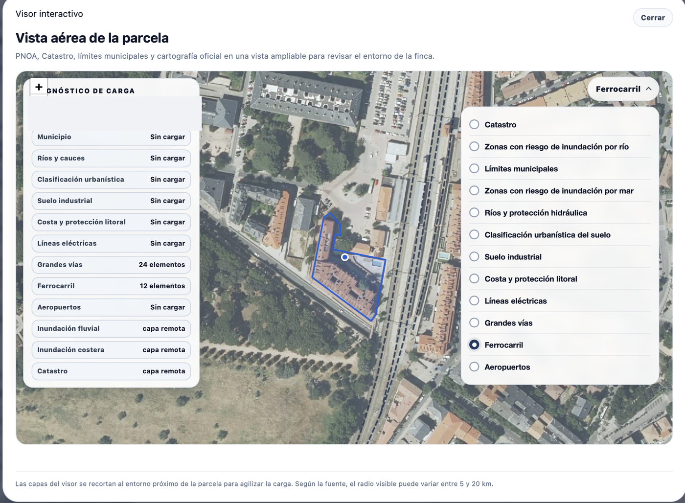 Visor interactivo con la capa de ferrocarril: las vías del tren discurren pegadas al edificio