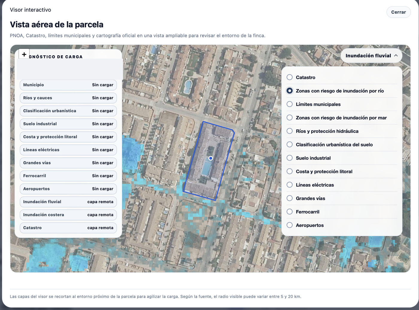 Visor interactivo con la capa de inundación por río: zonas azules de riesgo rodeando el edificio