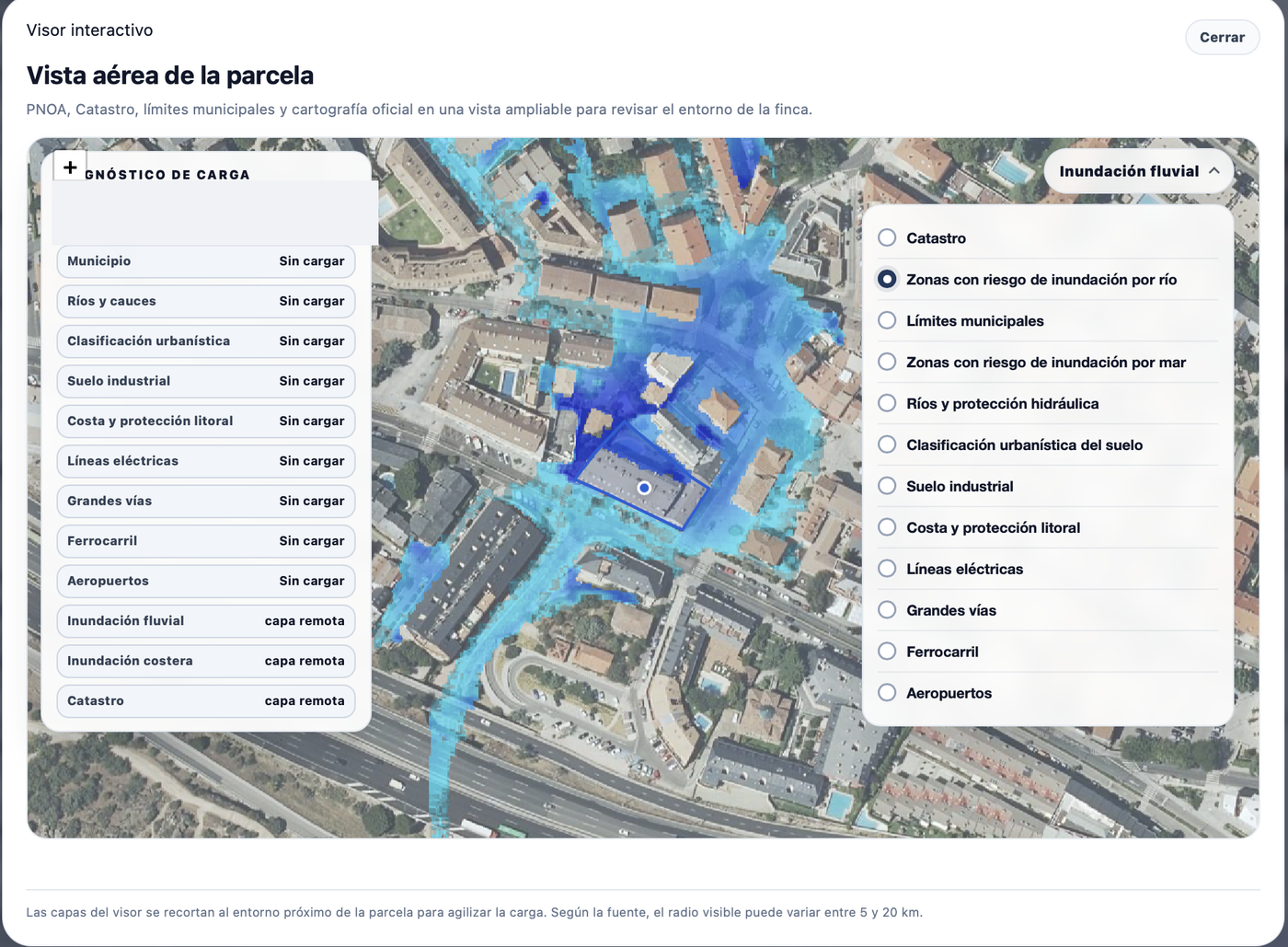 Visor interactivo con inundación por río: intensas manchas azules cubriendo el entorno del edificio