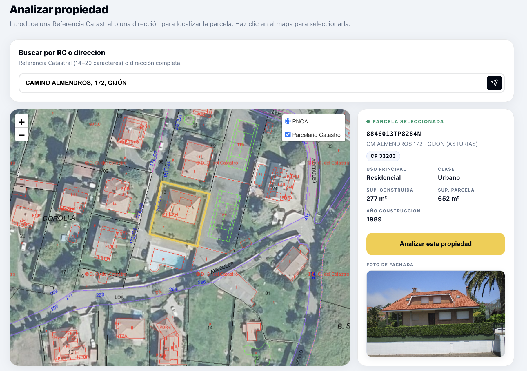 Parcela de una casa seleccionada en el visor catastral de Hogarfax con el botón Analizar esta propiedad disponible